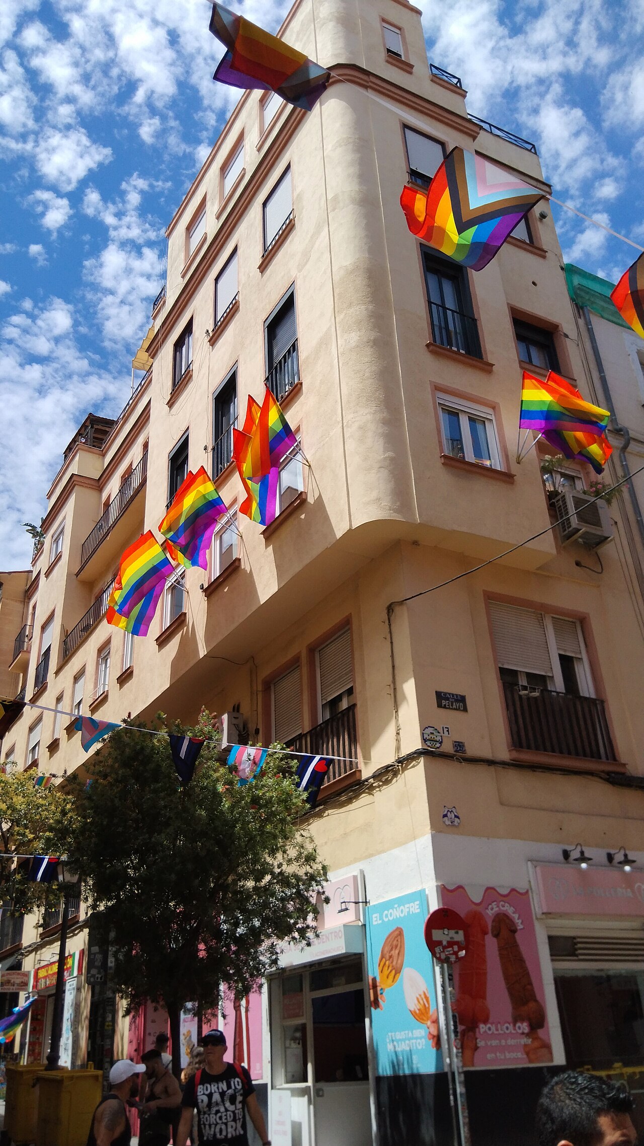 Uma fotografia de plaza de Chueca