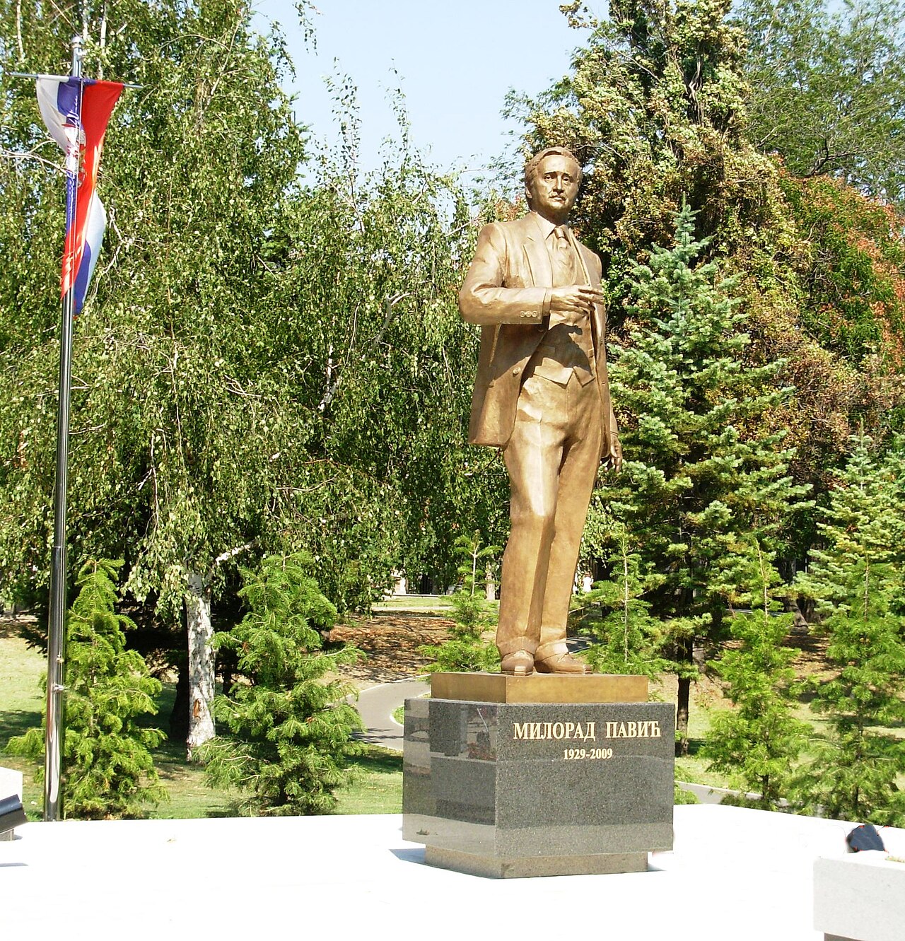 Monumento a Milorad Pavić