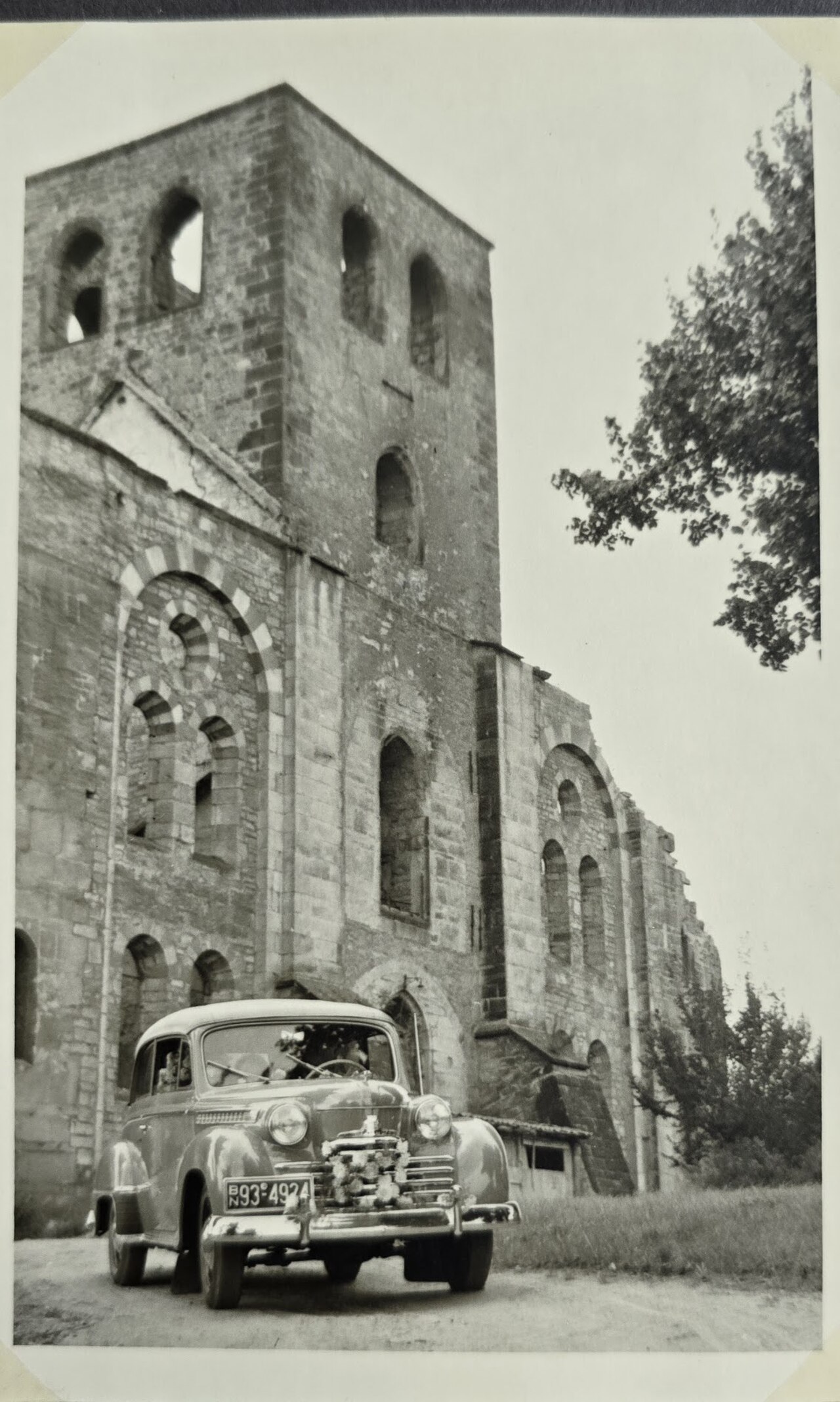 A photograph of Auto