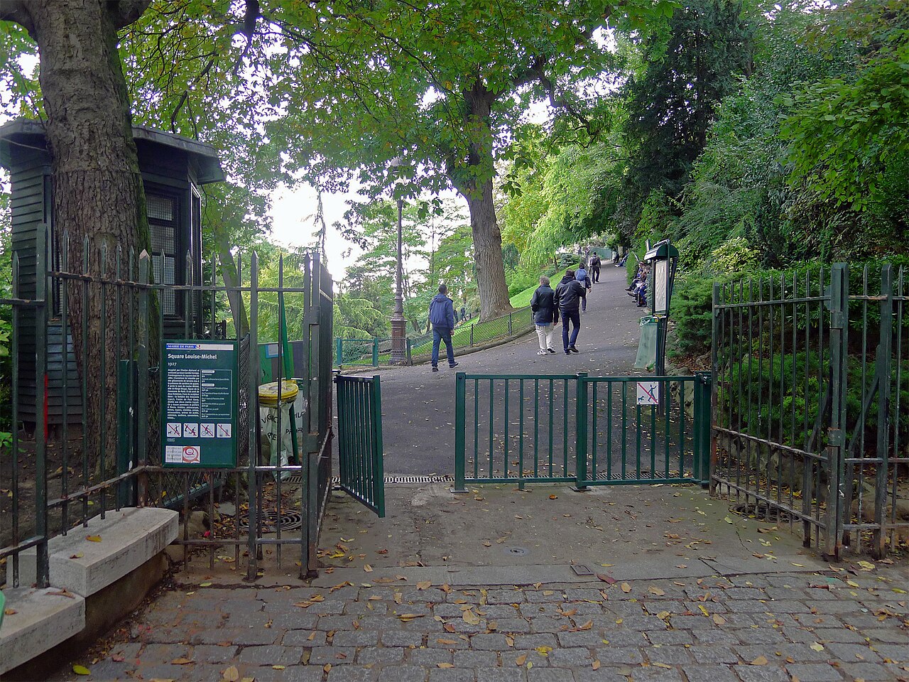 square Louise-Michel