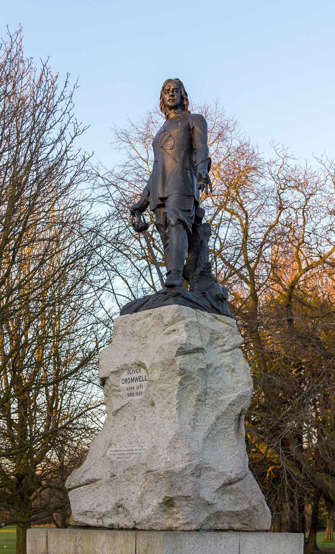 Oliver Cromwell Heykeli fotoğrafı