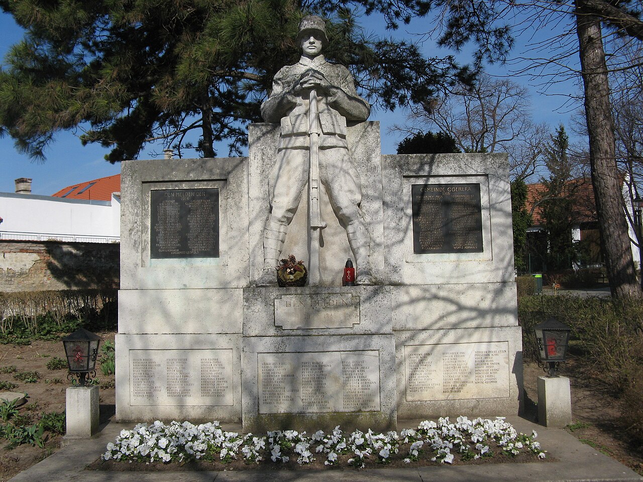 Oberlaa Savaş Anıtı