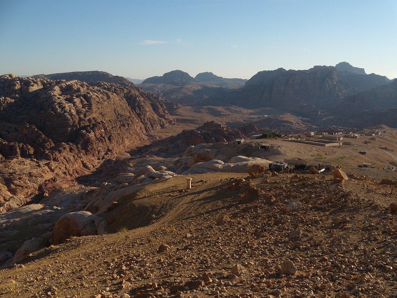 إطلالة على البتراء