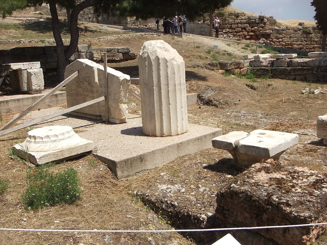 Une photographie de monument de Nicias