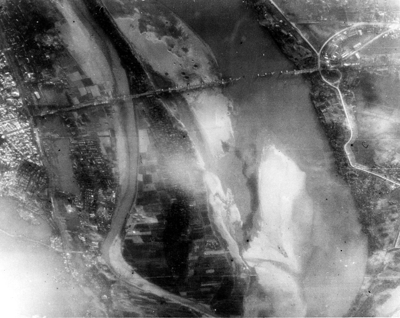 A photograph of Cầu Long Biên