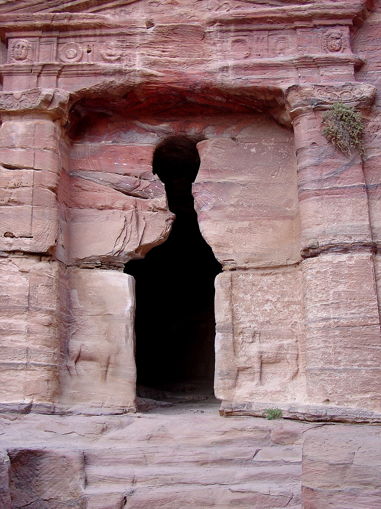 صورة تريكلينيوم الأسد
