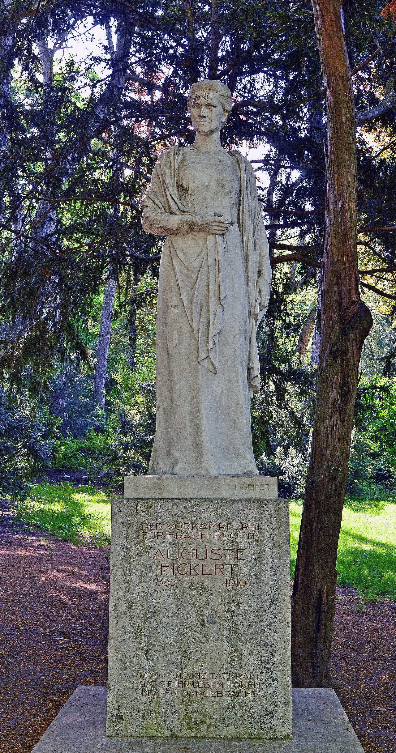 Auguste Fickert monument, Türkenschanzpark