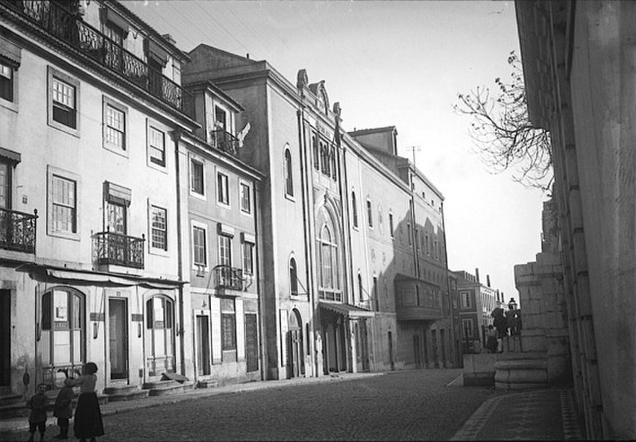 A photograph of Teatro Republica