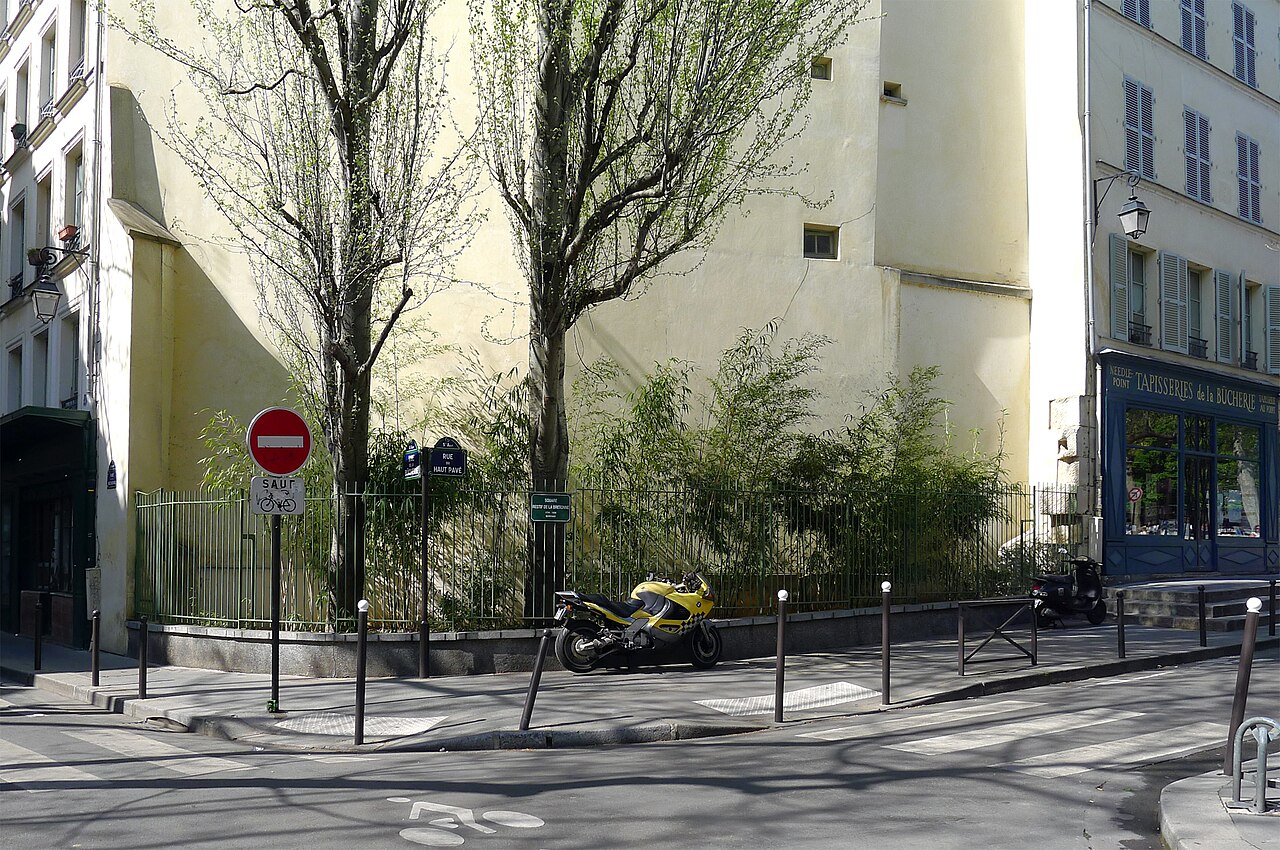 Piazza Restif-de-la-Bretonne
