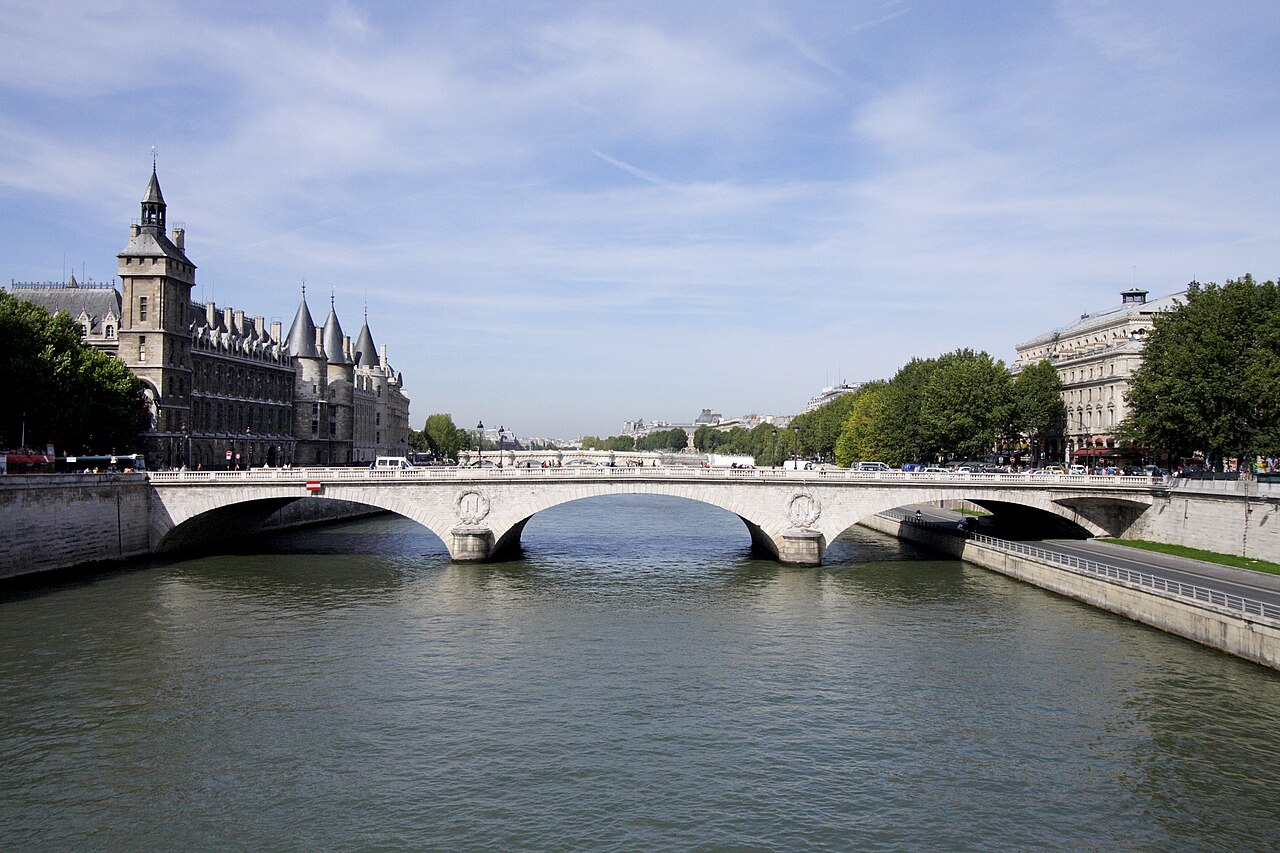 A photograph of pont au Change