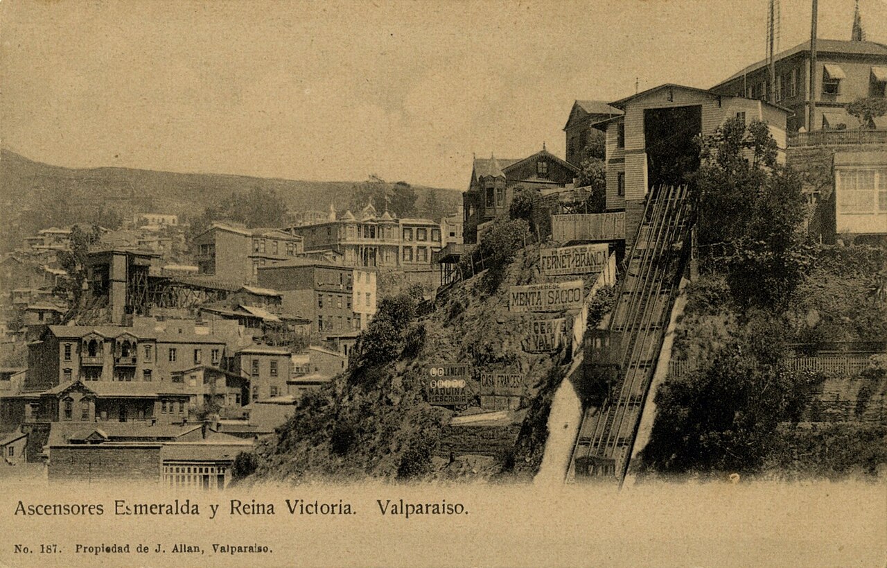 A photograph of Plaza Esmeralda