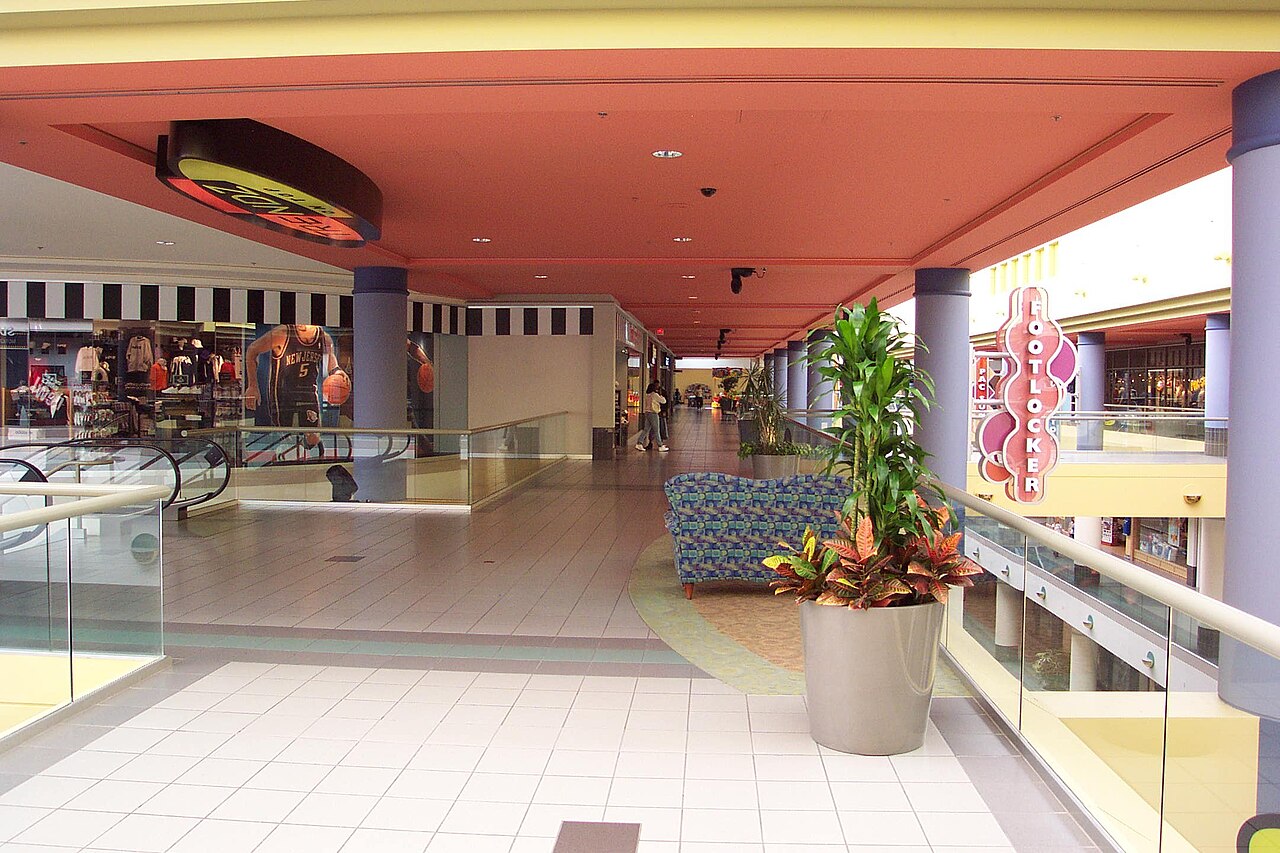 Southdale Shopping Centre fotoğrafı