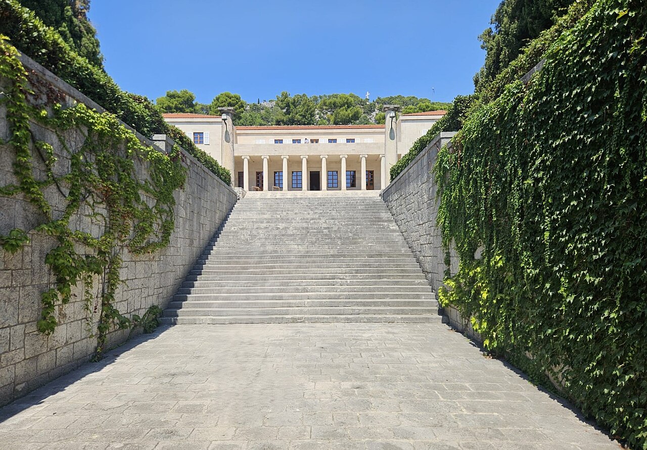 A photograph of Meštrović's Crikvine-Kaštilac