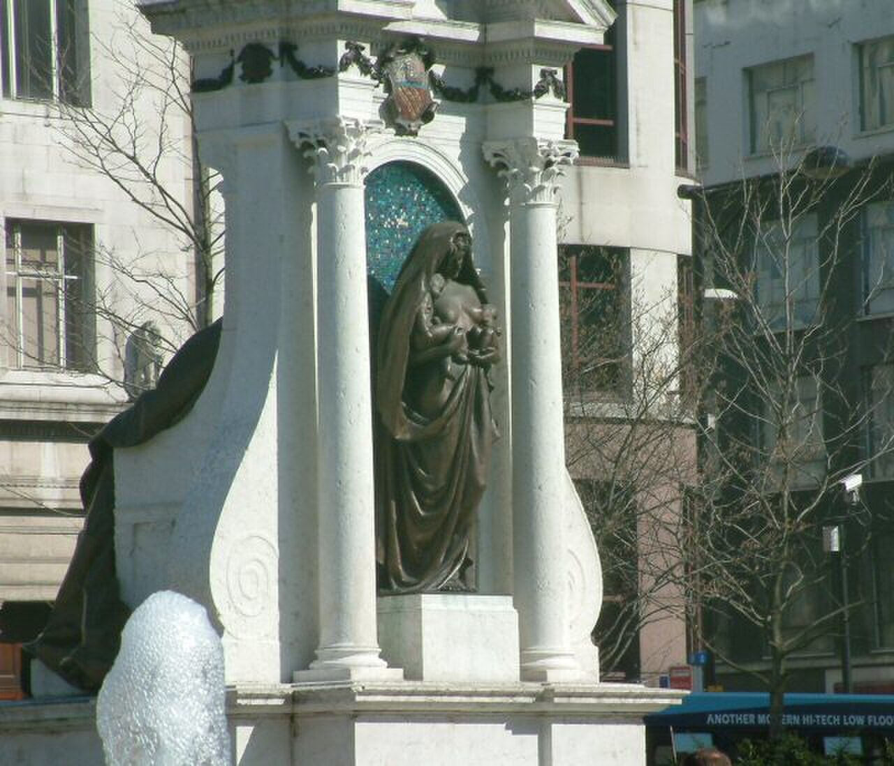 ヴィクトリア女王記念碑 の写真