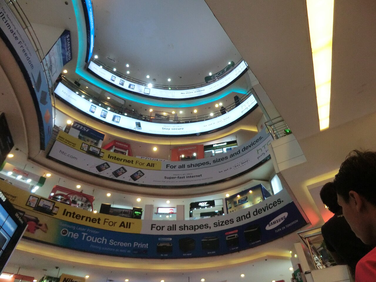 Plaza Low Yat fotoğrafı