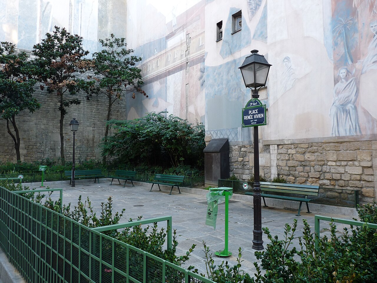 Renée-Vivien Meydanı
