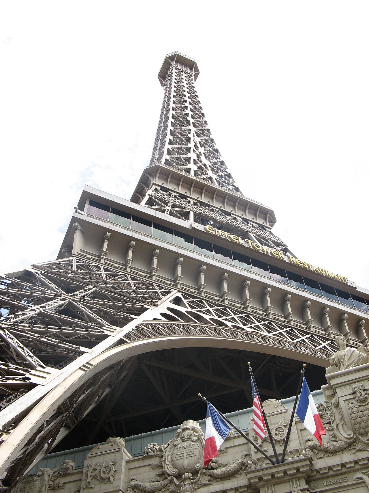 A photograph of Eiffel Tower Viewing Deck