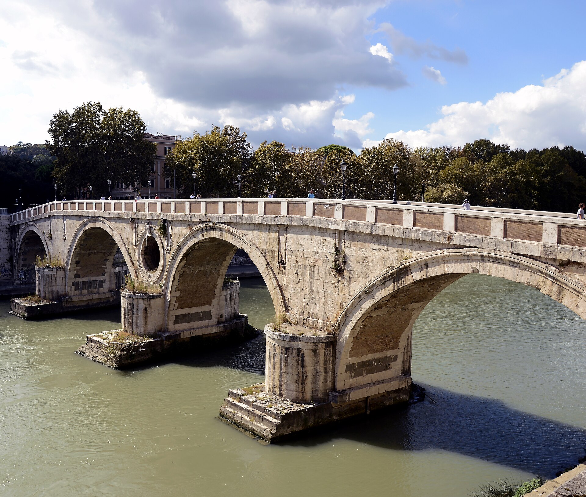 A photograph of Ponte Sisto